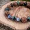 Bracelet abeilles pierres de turquoise et graines rudraksha