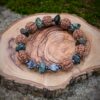 Bracelet abeilles pierres de turquoise et graines rudraksha