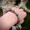 Bracelet abeilles pierres de turquoise et graines rudraksha