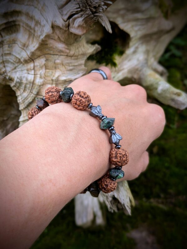 Bracelet abeilles pierres de turquoise et graines rudraksha