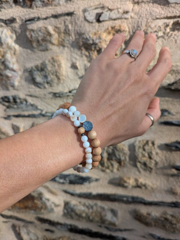 Assortiment de 2 bracelets arbre de vie bois et nacre