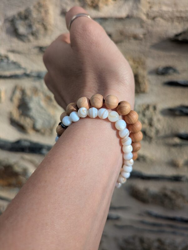 Assortiment de 2 bracelets arbre de vie bois et nacre